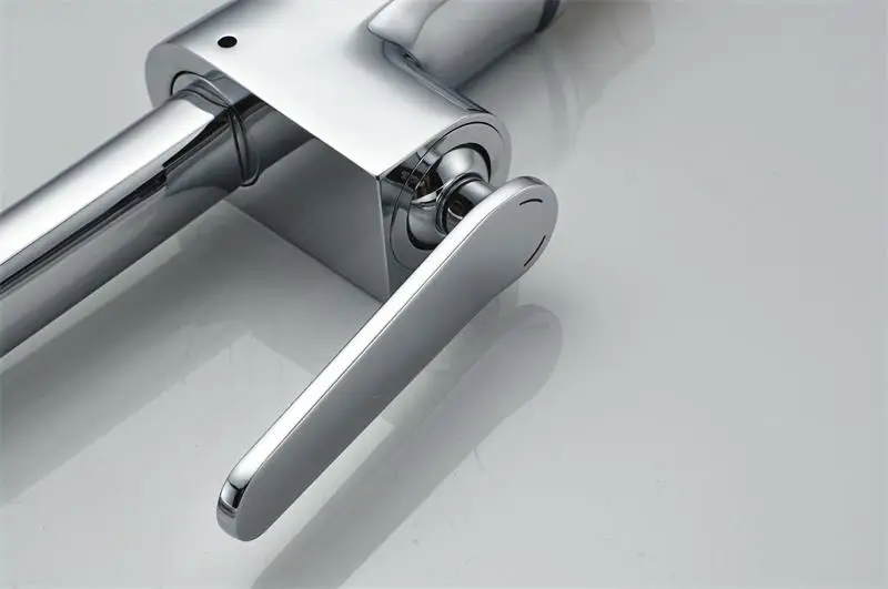 Смеситель для кухни латунь хромированный с одной ручкой на бортике 360 градусов