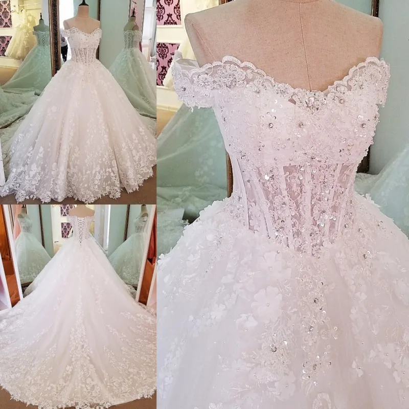 Свадебное платье с аппликацией и Королевским шлейфом винтажное бальное без