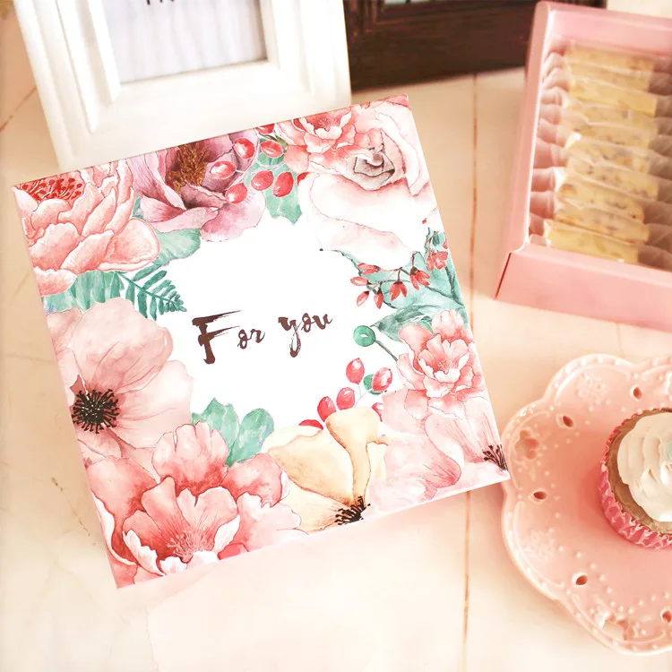 Коробка с крышкой и поддоном для цветов розового цвета коробка пирожных печенья