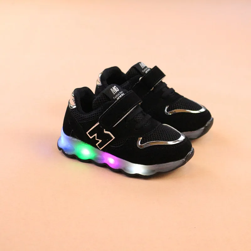 New M Word with Lamp Luminescent Shoes LED Male Girl Toddler Sneakers Boy Kids Fabric 2018 Children Rubber PU Unisex | Детская одежда и