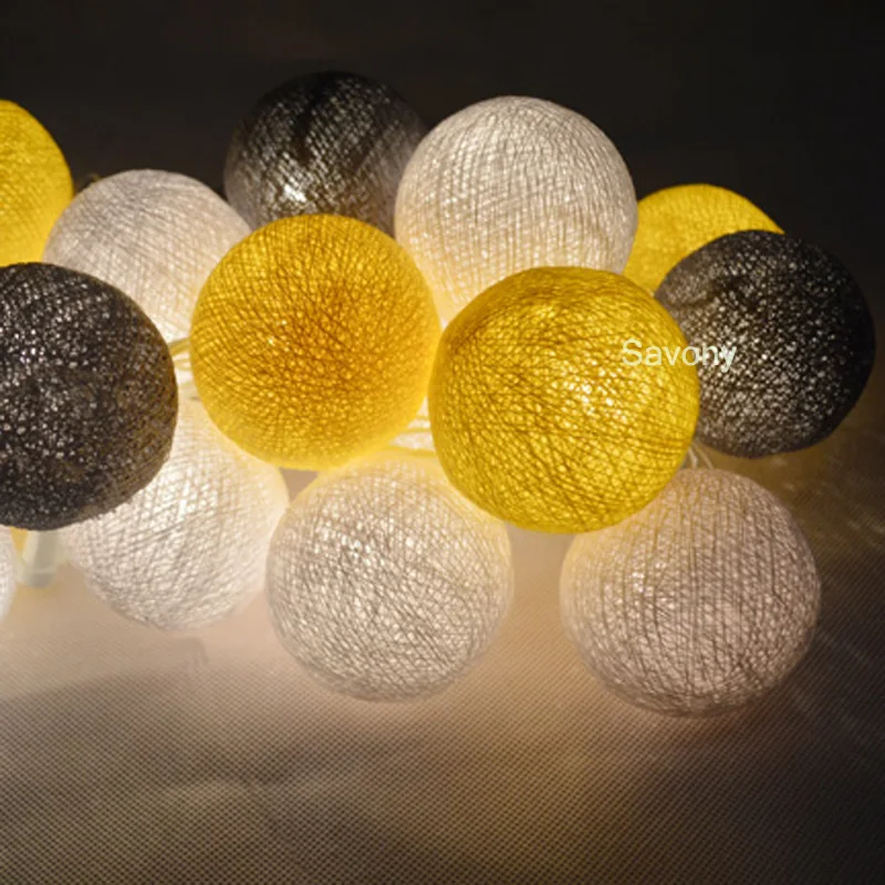 Гирлянда с хлопковыми шариками белая желтая и черная 4 м для внутреннего дворика