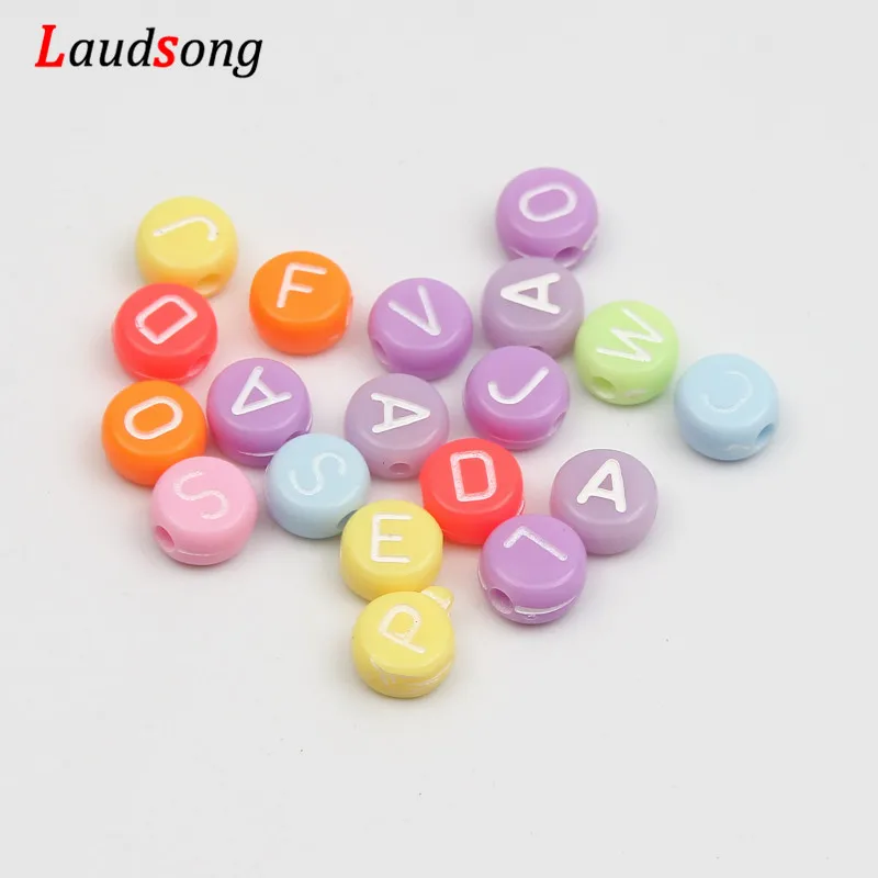 200 шт./лот 7 мм круглые плоские акриловые бусины с алфавитом/буквой для ожерелья