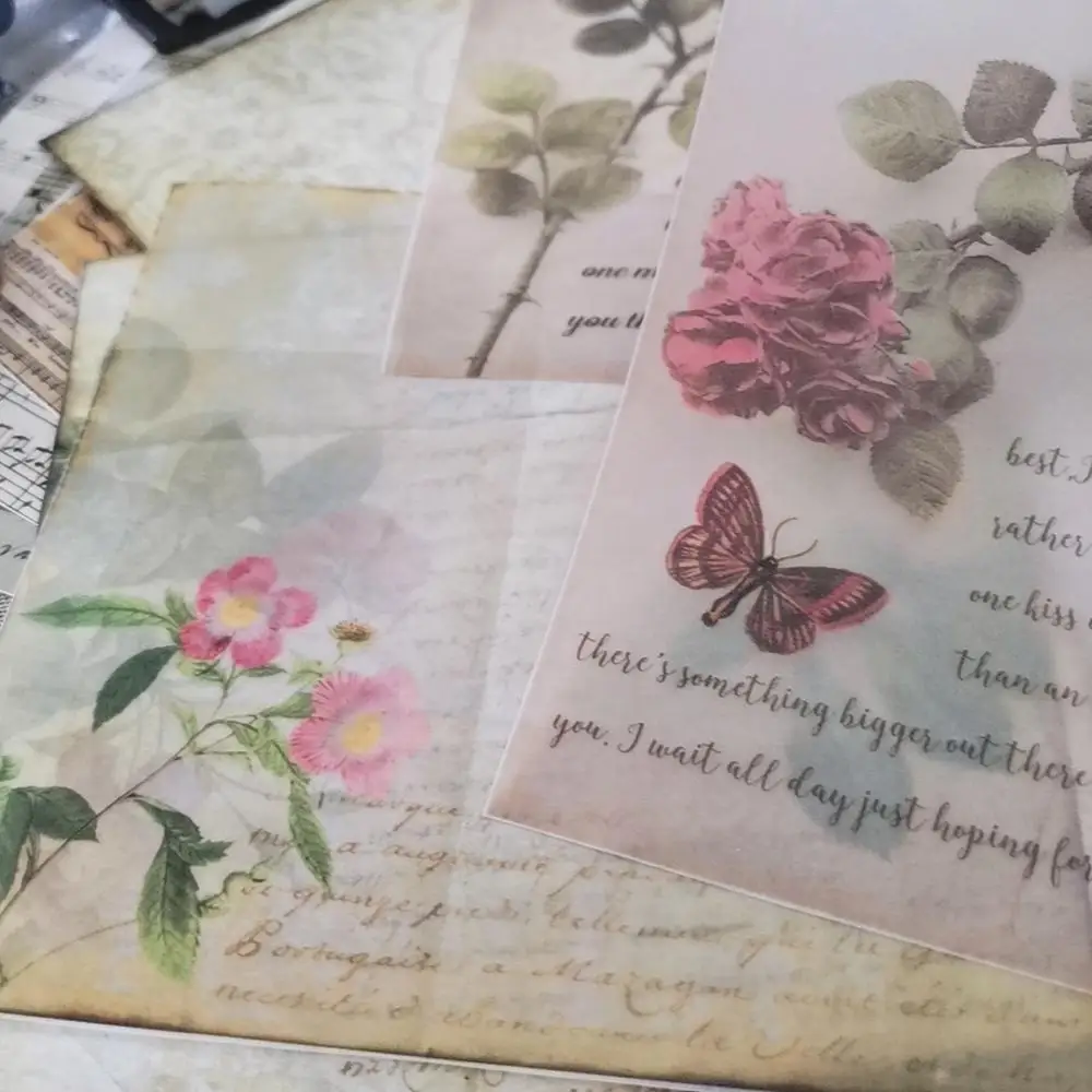 Старая карта буквы с цветами музыкальная страничка материал фона бумажный