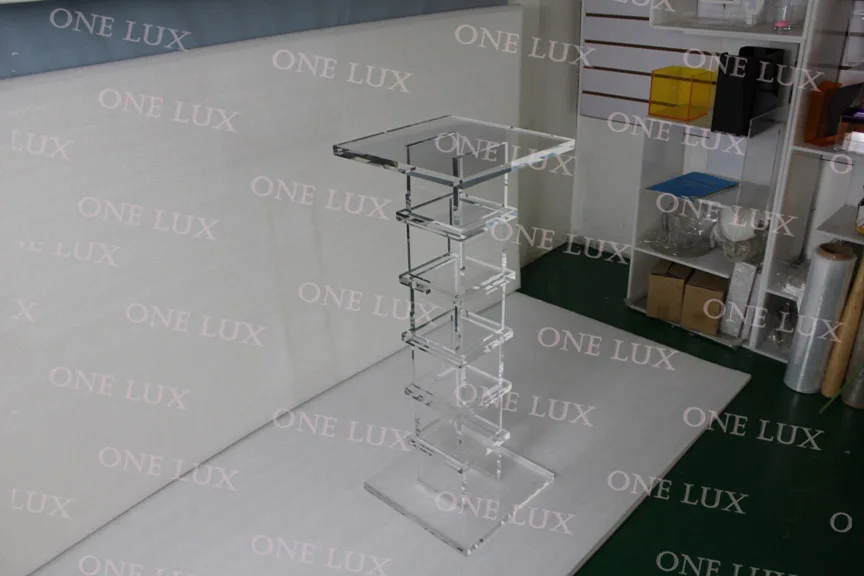 Прозрачная акриловая подставка качественная скульптурная Lucite квадратные