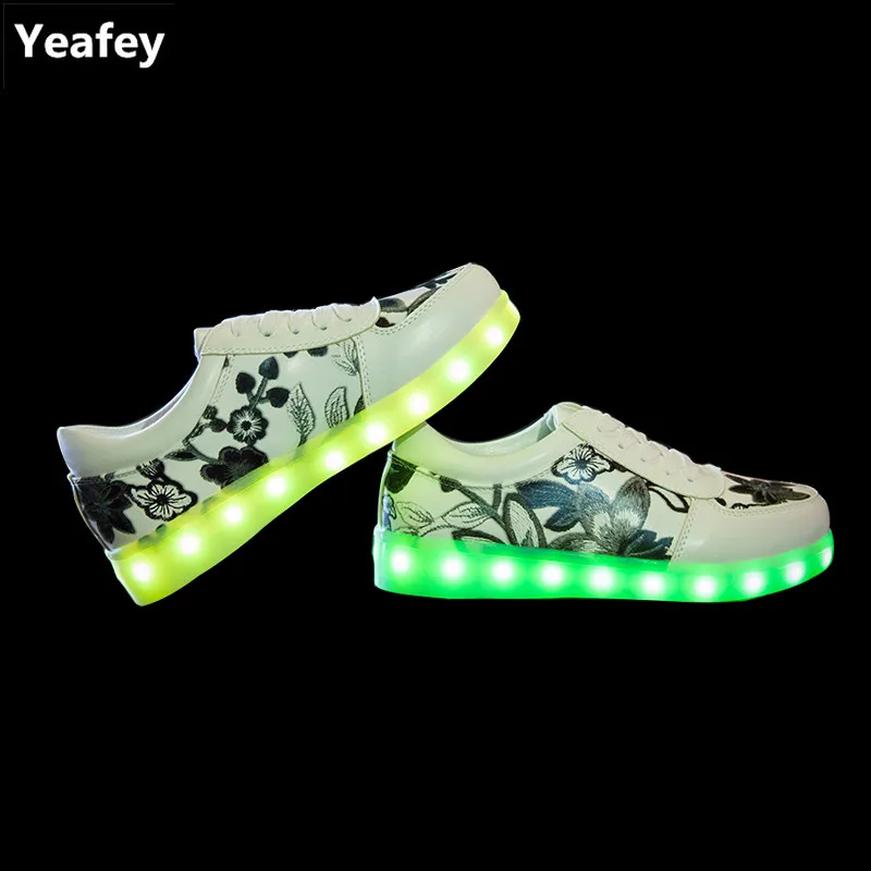 Yeafey Luminous Krasovki Sneakers Led Shoes Girls Boys Children with Light Glowing Woman Rose Print Female | Детская одежда и