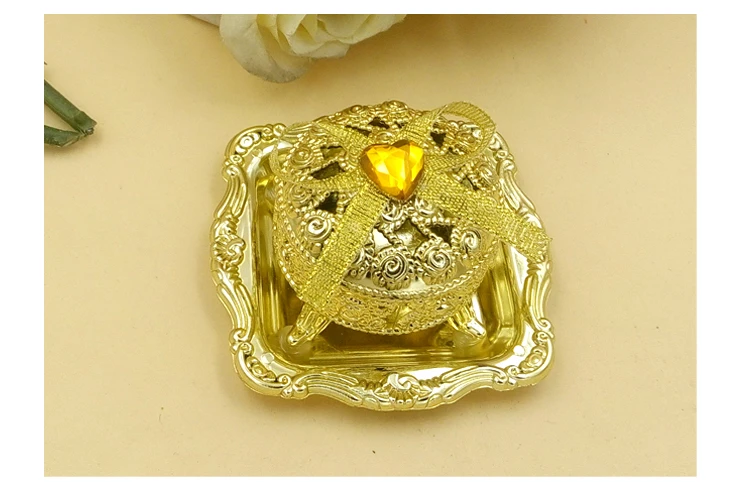 Позолоченная серебряная коробка для сладостей с сокровищами Бесплатная