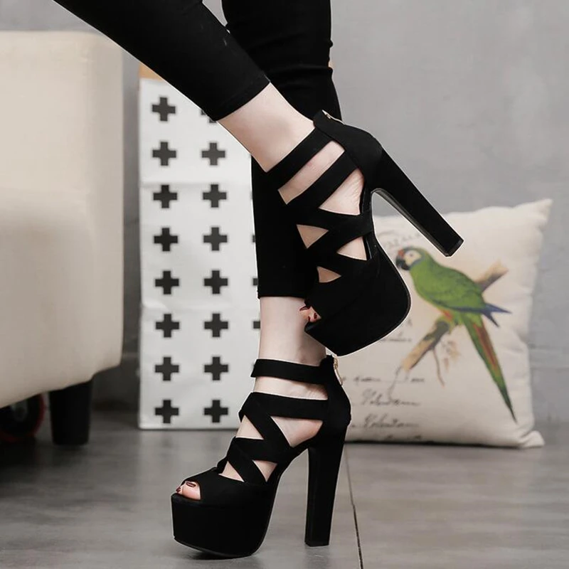 Сандалии на толстой подошве Босоножки с открытым носом и перфорацией высоком