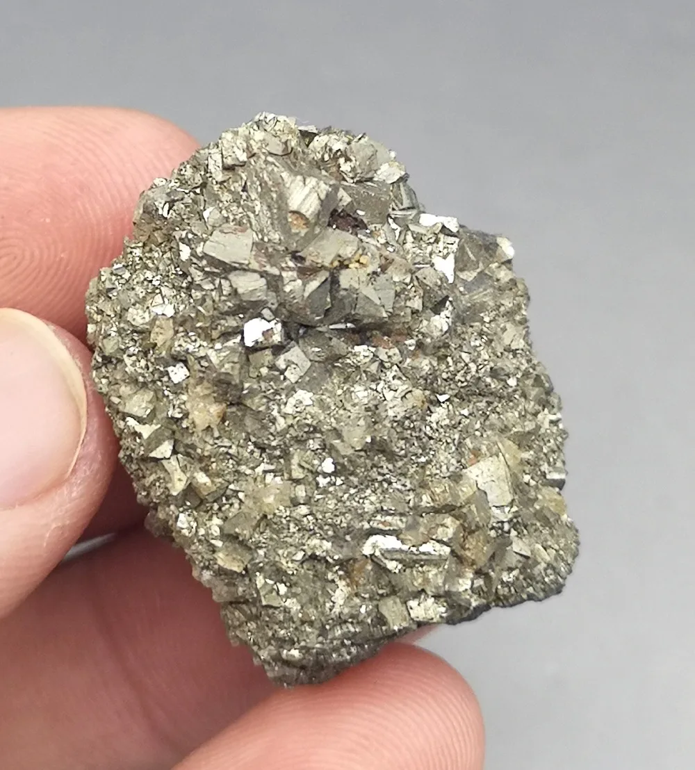 27 г Природный редкий с кристаллами Колчедана камень и Кристалл из Китая|Камни| |