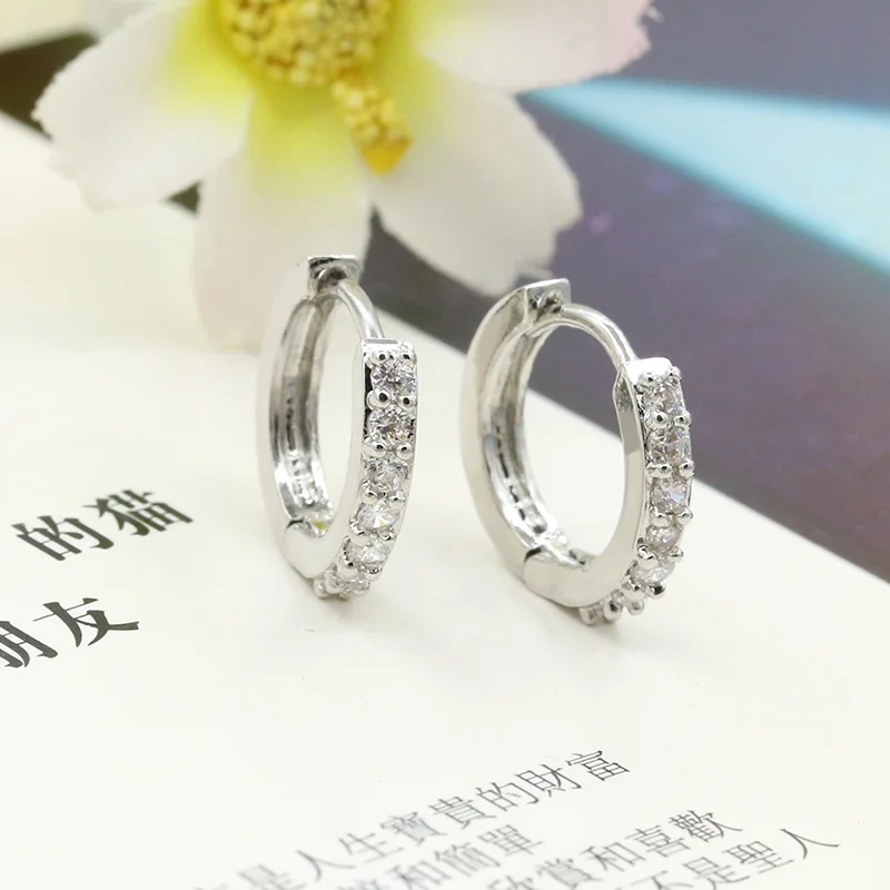 Серьги кольца с кристаллами маленькие серьги Huggie серебряные кубическим
