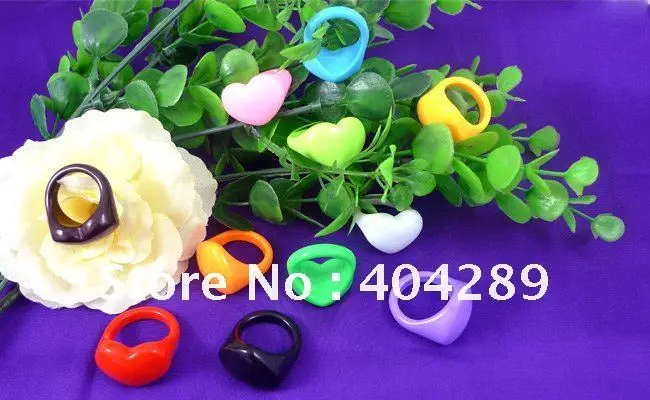 Оптовая продажа 50 шт. красочные кольца из смолы с блестящим сердцем для девочек