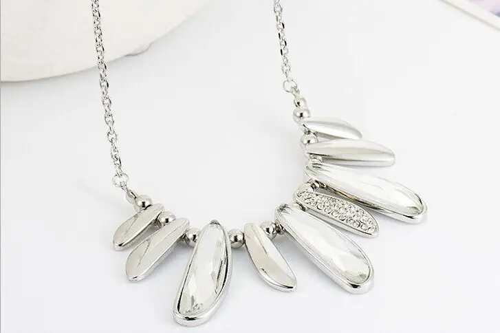 

FREE SHIPPING 1PCS Fashion Geometry Pendant Clavicular Necklace