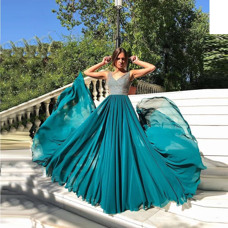 Женское офисное платье с v-образным вырезом макси на бретельках без рукавов