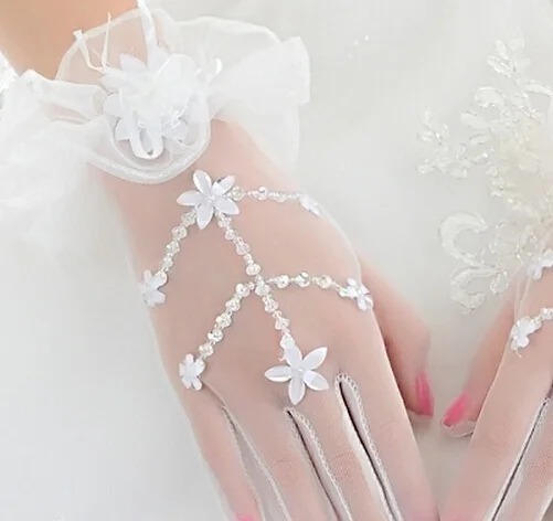 Новые модные короткие свадебные перчатки из органзы с бусинами короткие рукавицы для невесты