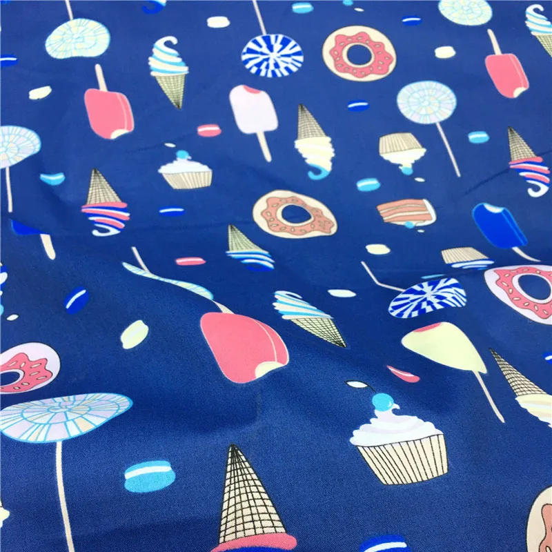 Изящная хлопковая ткань темно синего цвета с мультяшным принтом Десерт