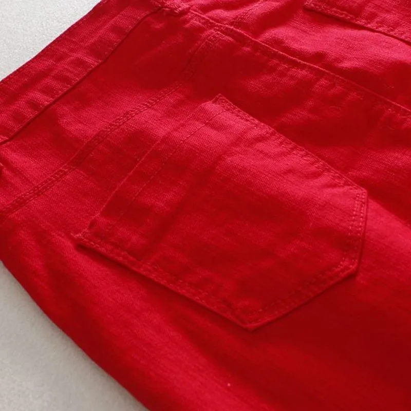 Летние красные джинсовые юбки женские до колена с карманами прямые однотонные