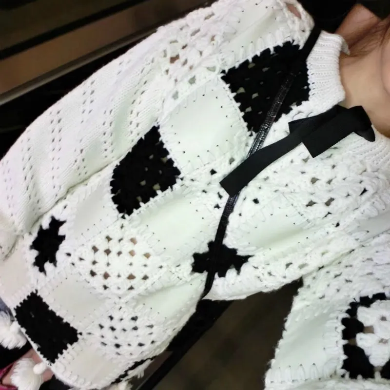 Осень-зима 2018 женские свитера и пуловеры черный белый квадратный кожаный вязаный