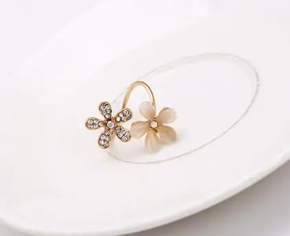 Женские кольца с кристаллами из золотого сплава белым опалом регулируемые |