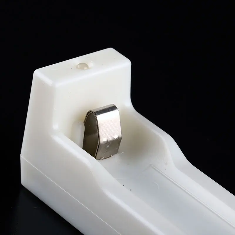 Miller ML101 V7.0 с портом micro USB подходит только для незащищенной литиевой батареи 18650