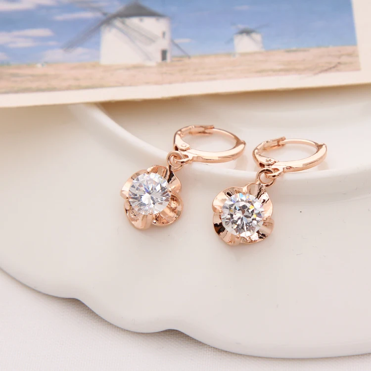 Женские блестящие серьги подвески длинные висячие с цветком и стразами