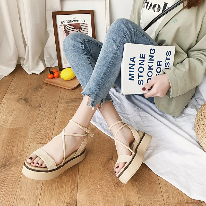 2019 Модные женские повседневные босоножки из флока Летняя обувь с пряжкой удобные