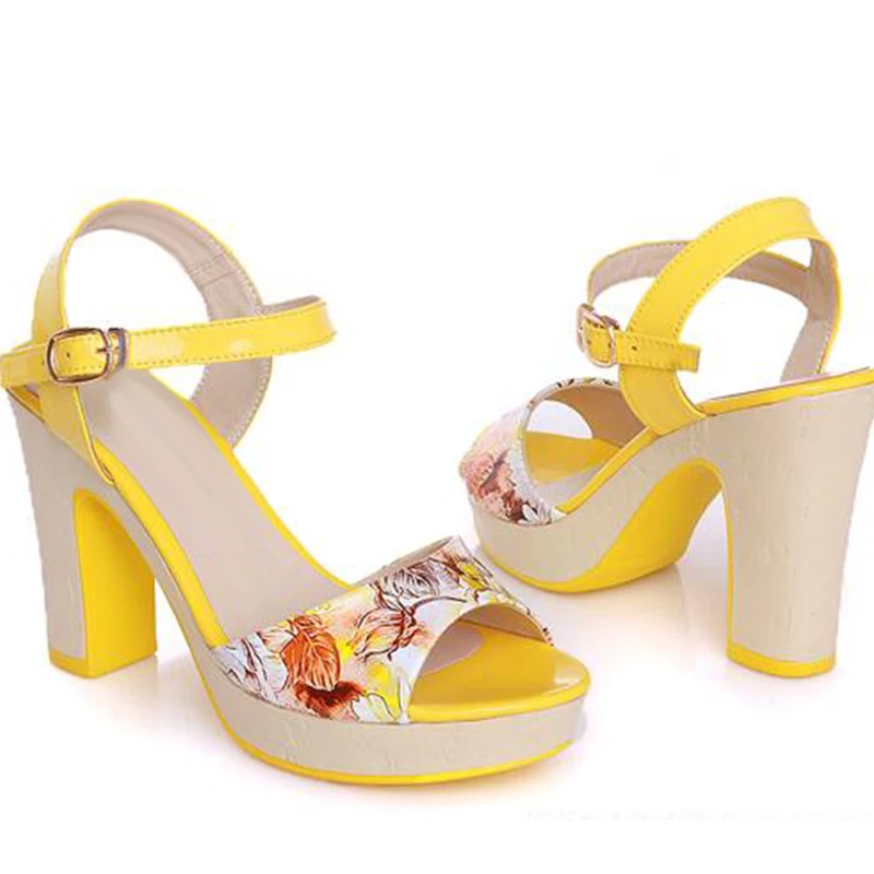 Сандалии женские из лакированной кожи высокий толстый каблук открытый носок