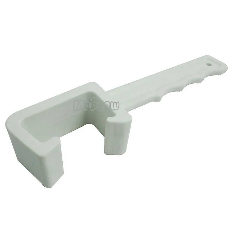 Пластиковый инструмент для открывания крышек ведра ферментации пива в домашних