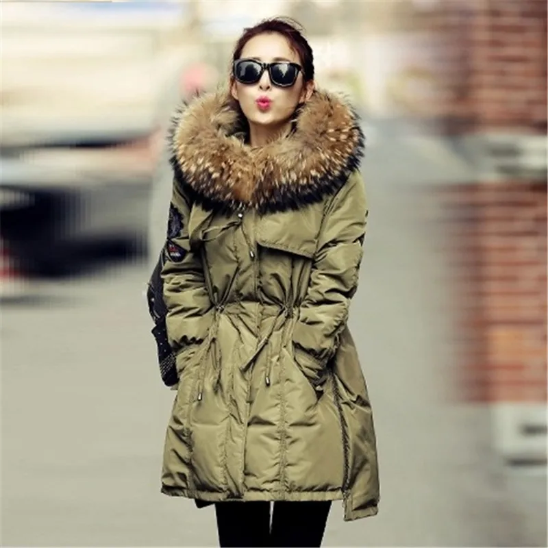 Женская зимняя куртка на утином пуху парка с воротником из натурального меха