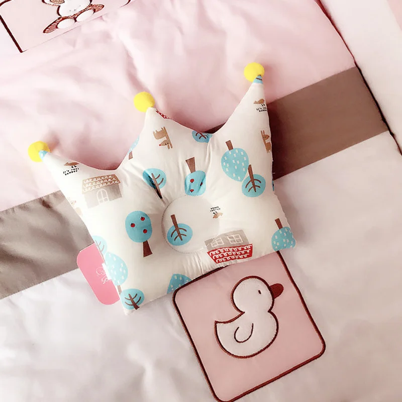 Wecute детская корона подушки определенной формы хлопок младенческой мягкой новорожденной головы производства против скатывания Подушка плоский точка постельные принадлежности подушки