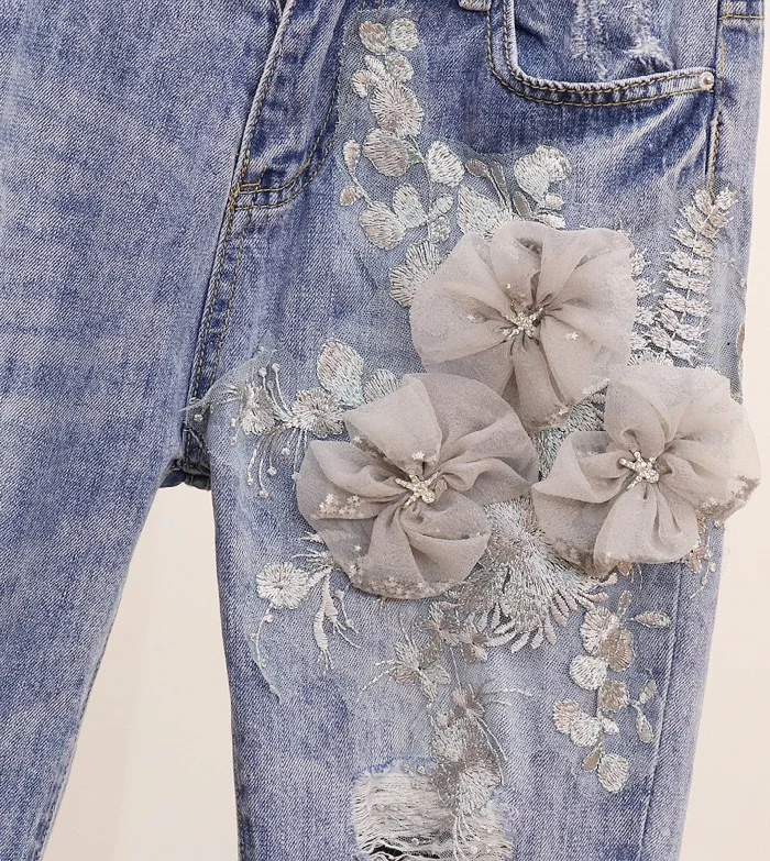 L &amp Y тяжелых Embroideried 3D цветочной аппликацией футболка + джинсы Для женщин