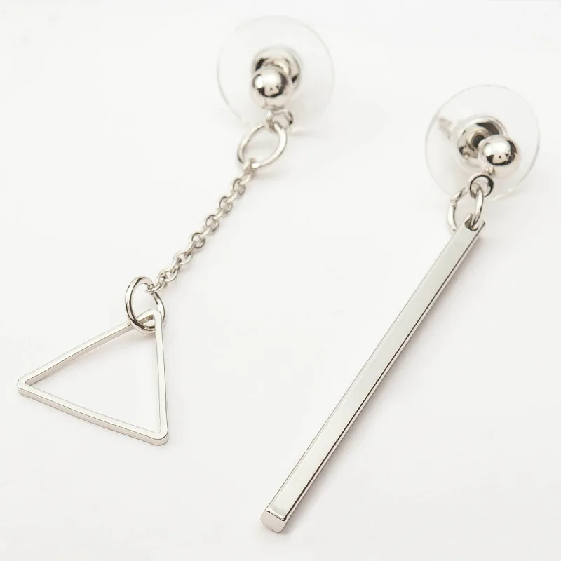 Ассиметричные корейские золотые геометрические треугольные серьги гвоздики
