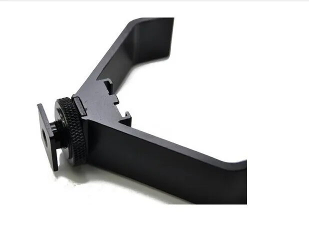 

V-Bracket V-Shape 12.5CM Wide Metal 3 Hot Shoe Bracket for Micophone/Led Light for Canon 5D2/5D3/5DRS/5DR/7D/7D2/6D
