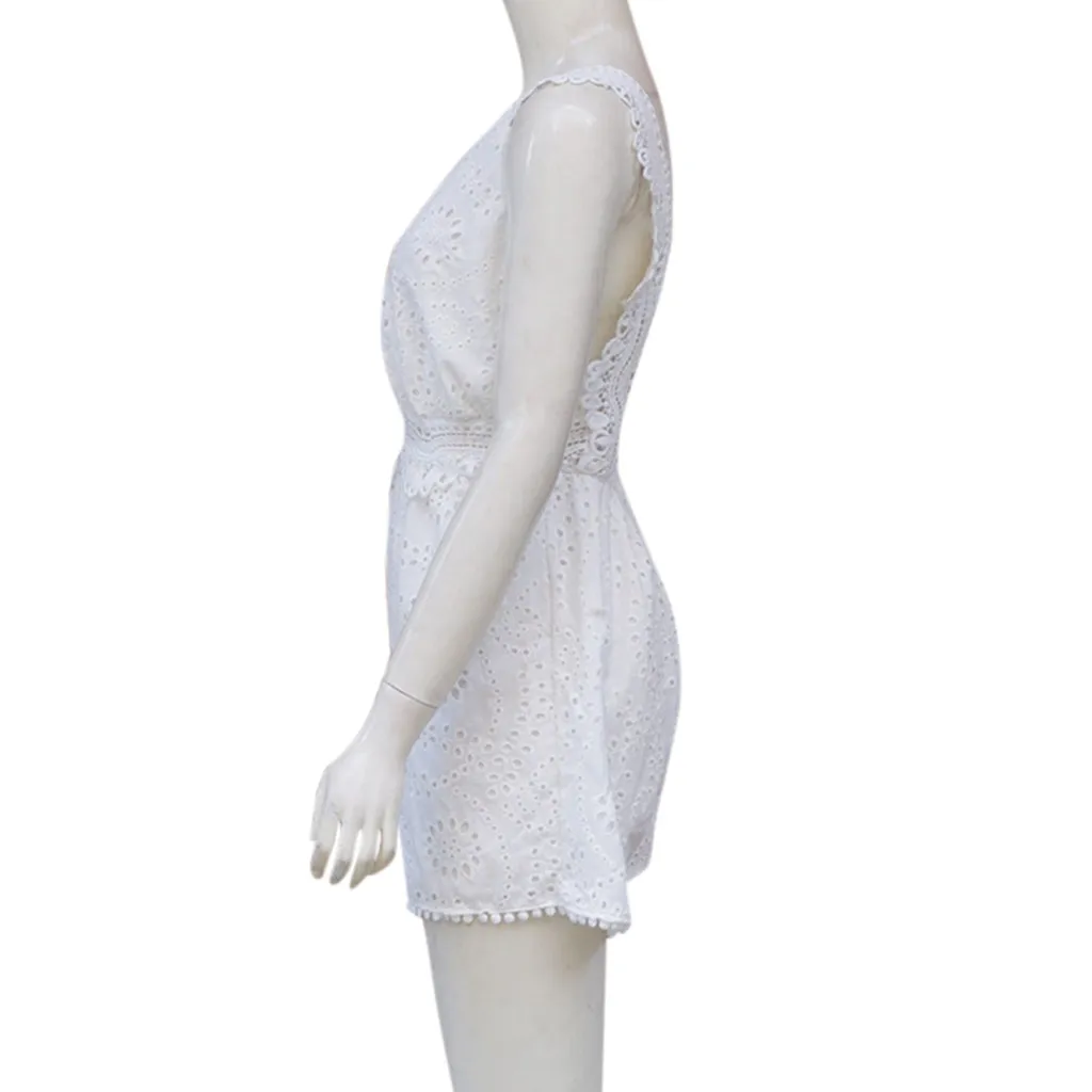 Женский комбинезон без рукавов белый элегантный кружевной с вышивкой и v
