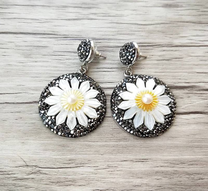 

3 Pairs Fashion Shell carved daisy charms drop dangle earrings,Pave Rhinestone Crystal pearl Earrings For Women Jewelry ER757