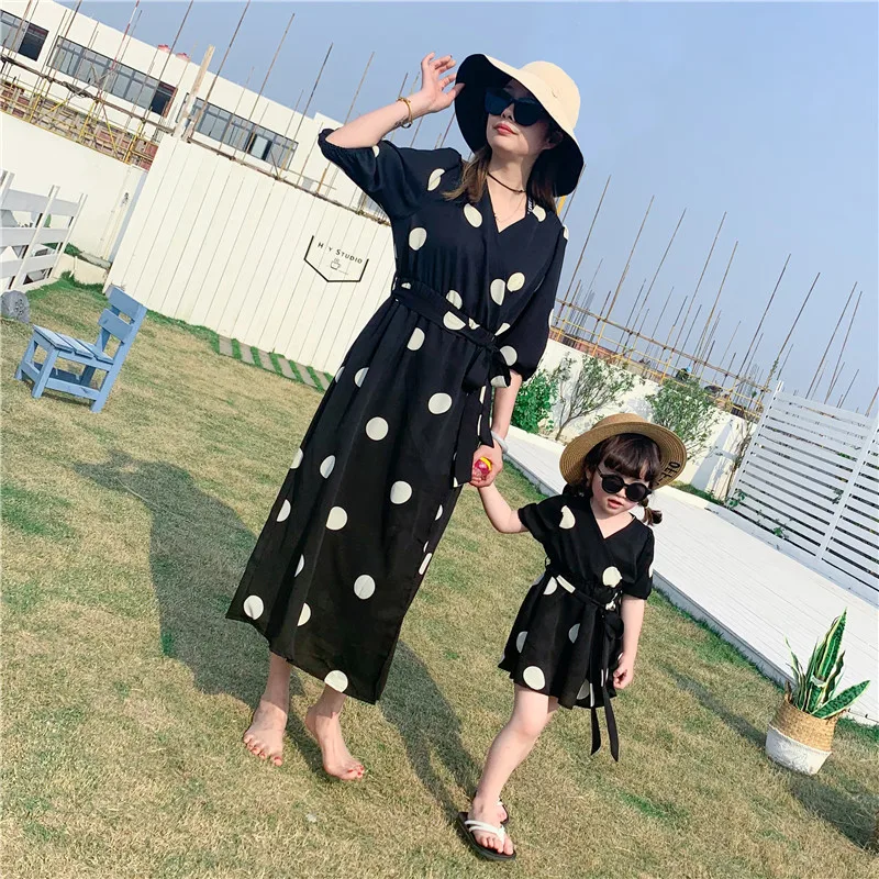Лето 2019 модные шифоновые платья в горошек для мамы и дочки универсальные