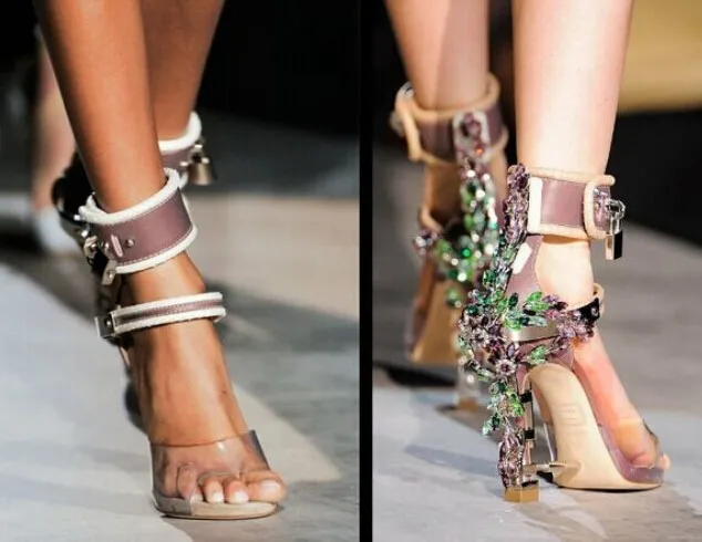 Великолепные босоножки с украшением в виде кристаллов обувь на необычном