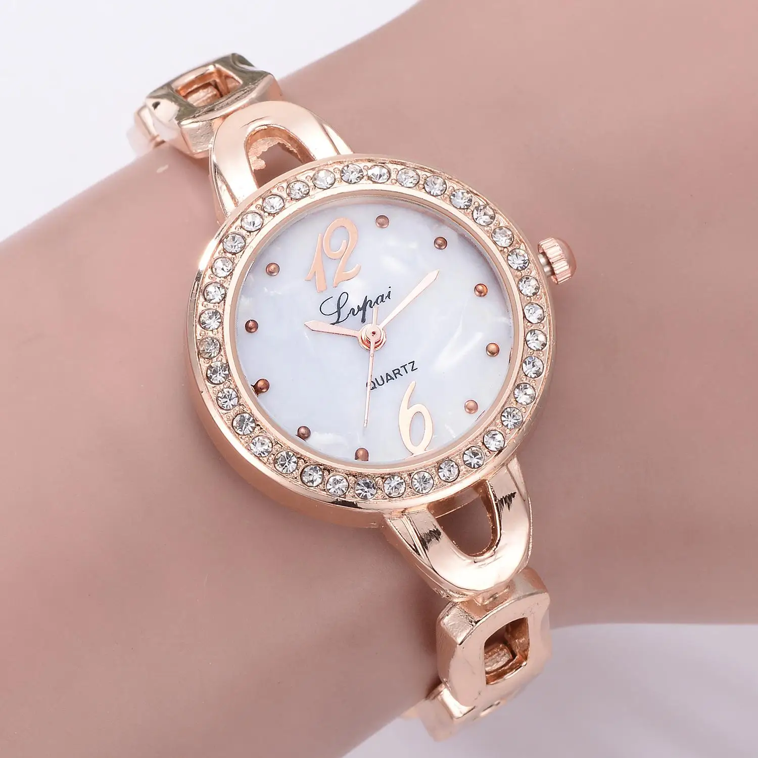 Модные женские яркие наручные кварцевые часы с покрытием из искусственной кожи |