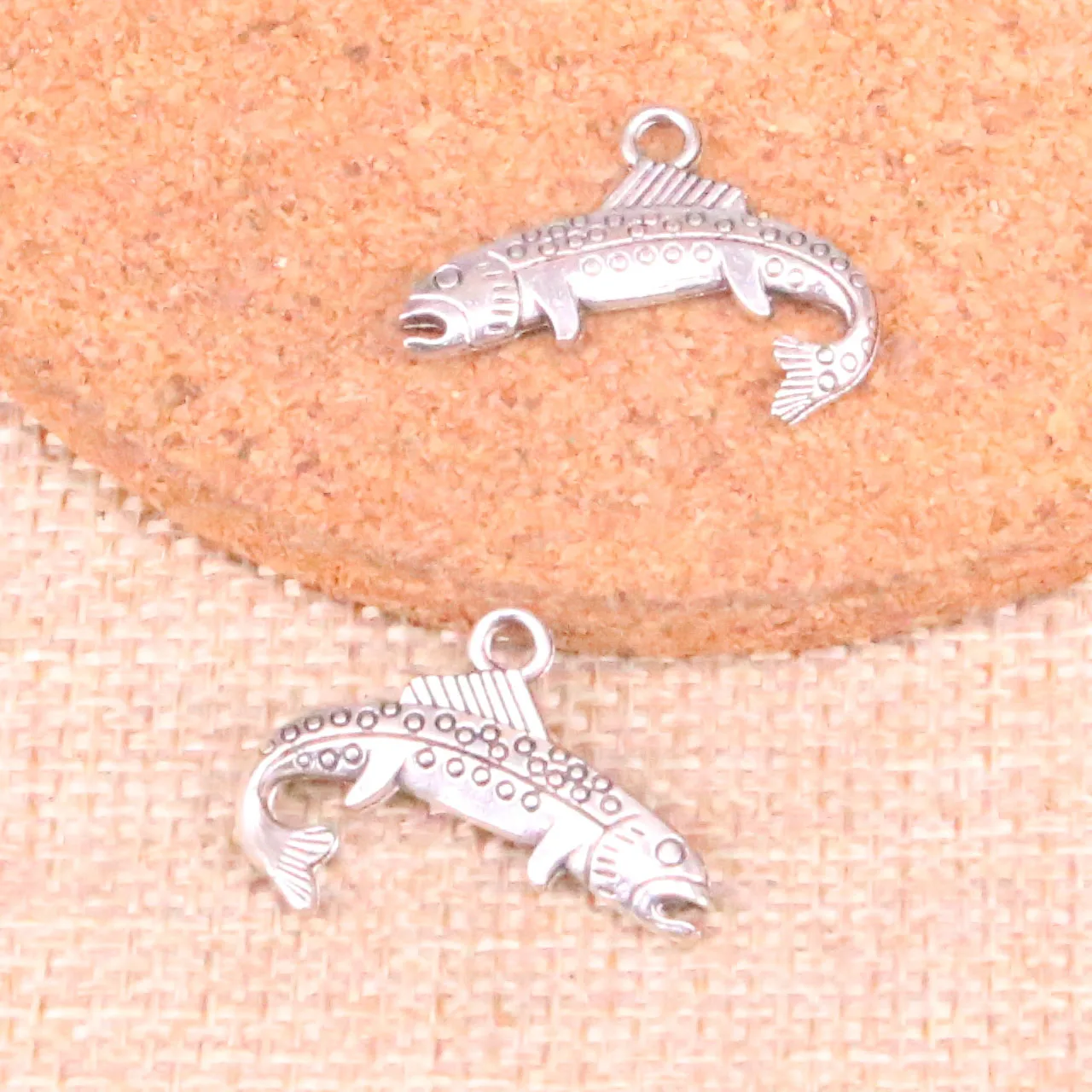 10 шт. старинное серебро угорь рыба Подвески для ювелирных изделий DIY браслет 24*18