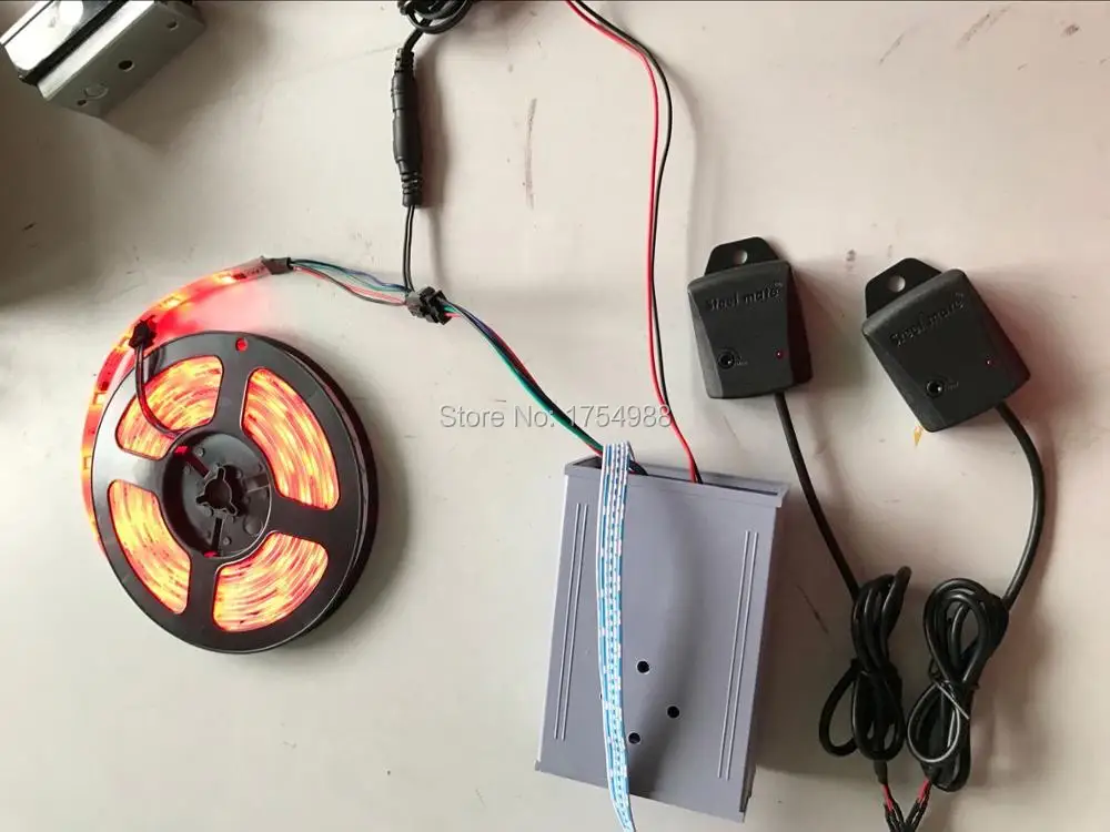 Стучание prop стучание в двух датчиках то же время Зажгите светодиодную ленту