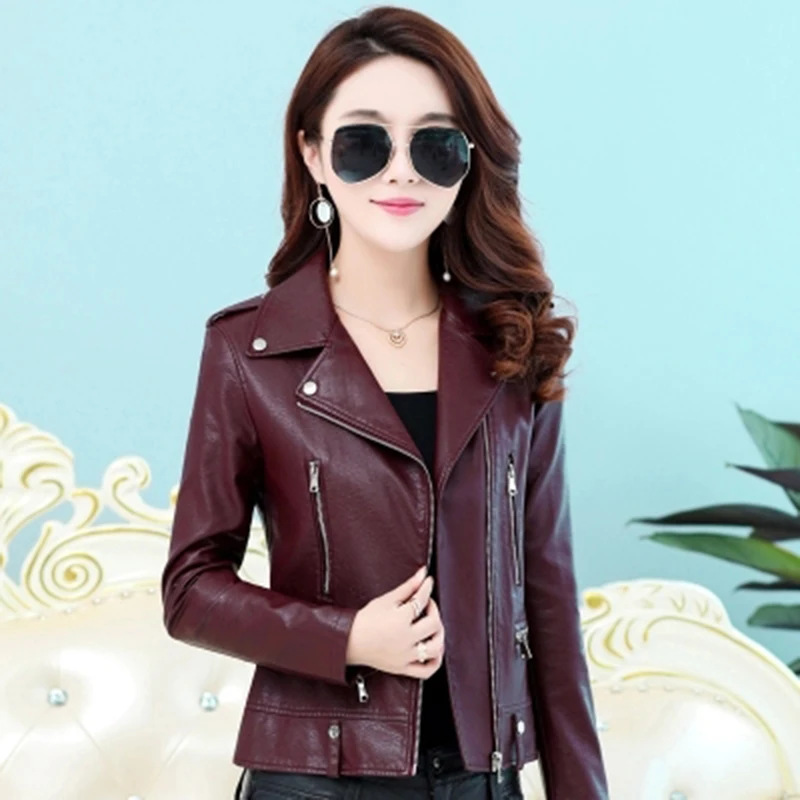 Женская мотоциклетная куртка из искусственной кожи приталенная короткая на