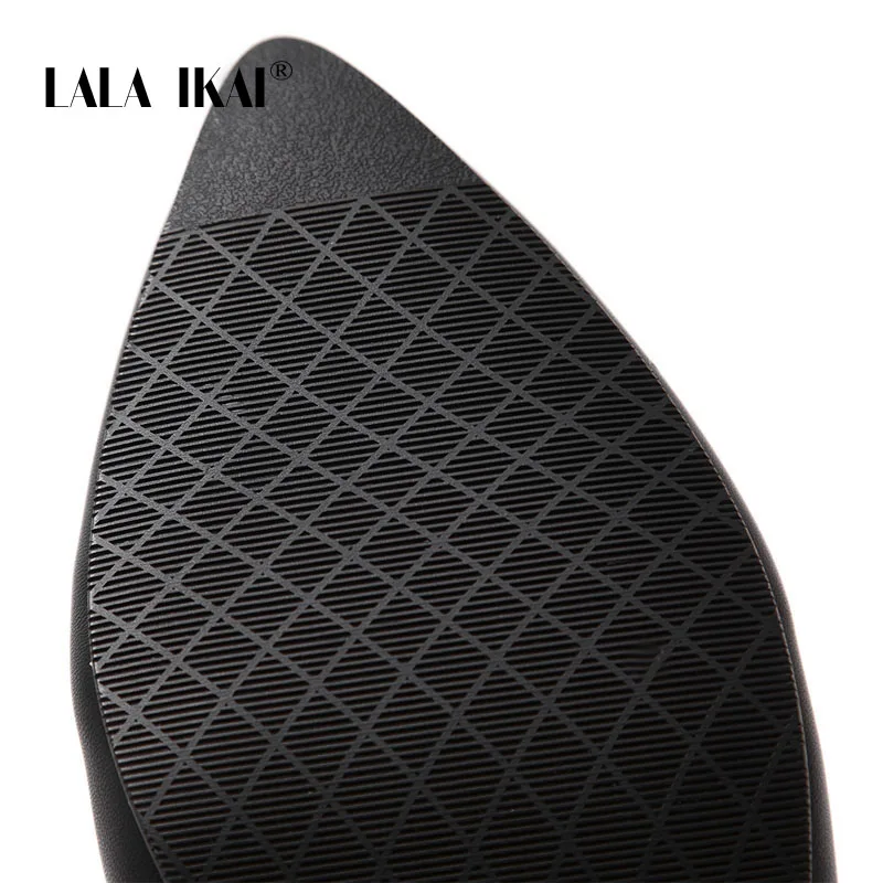 LALA IKAI/Для женщин с заклепками Короткие Плюшевые ботинки острый носок низкие
