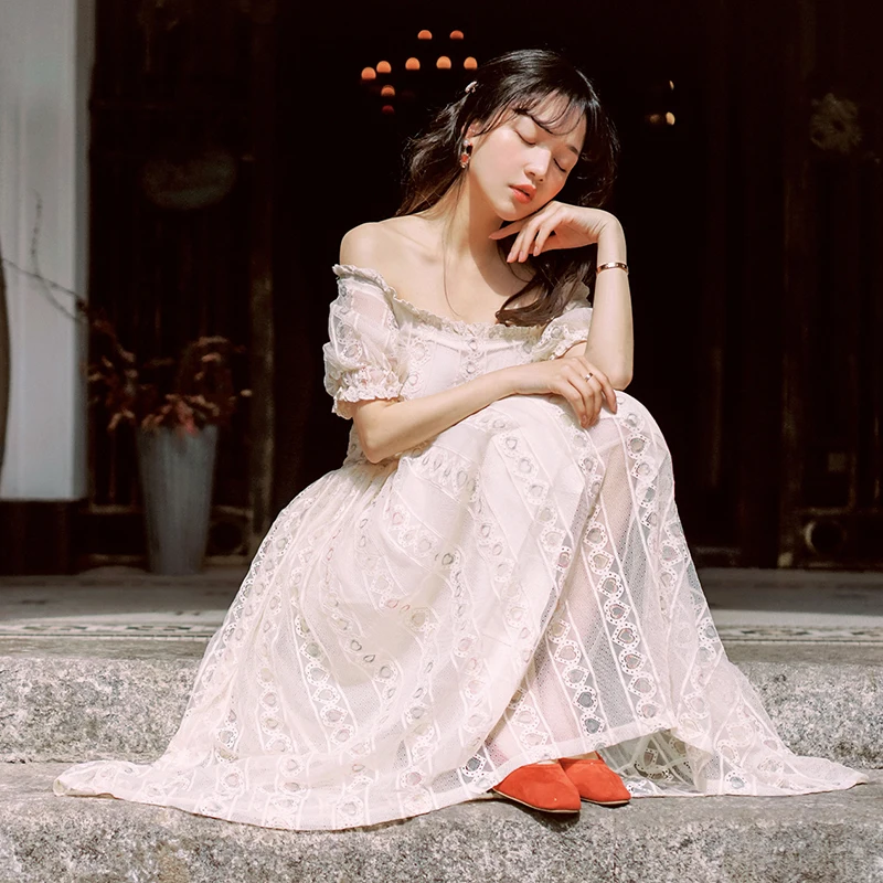 Женское кружевное платье средней длины винтажное с коротким рукавом и открытыми