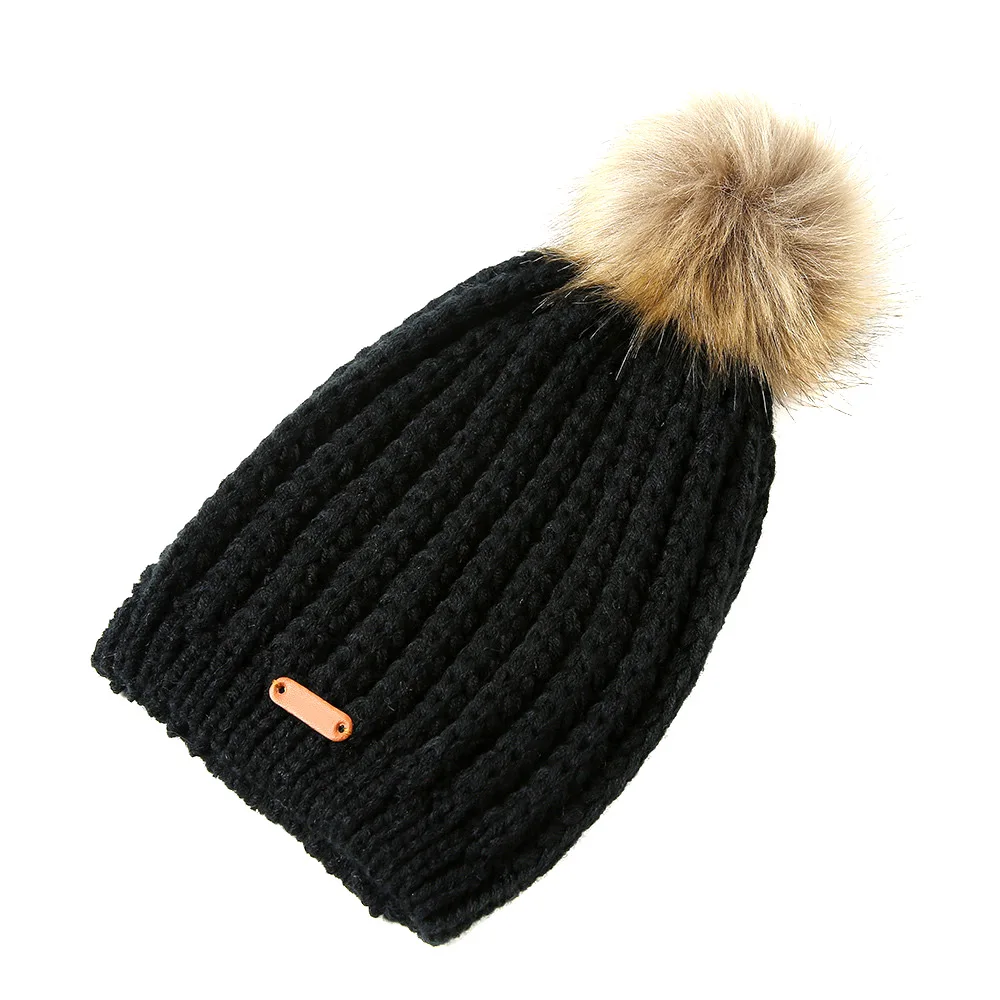 Осенне зимняя женская шапка с помпоном из искусственного меха теплая вязаная