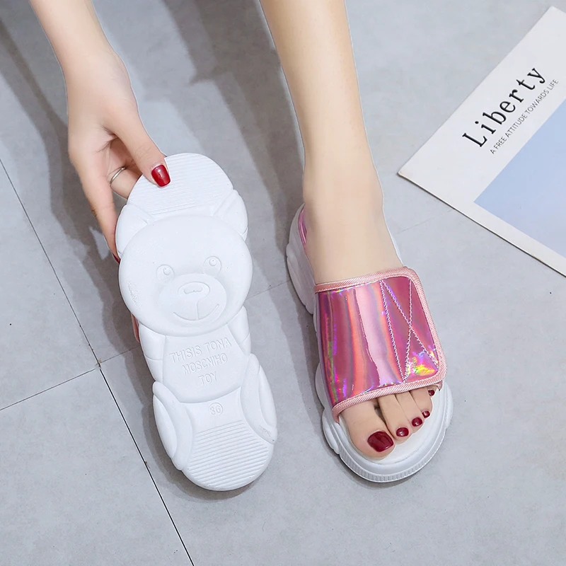 Женские шлепанцы на платформе блестящие пляжные летняя женская обувь удобные