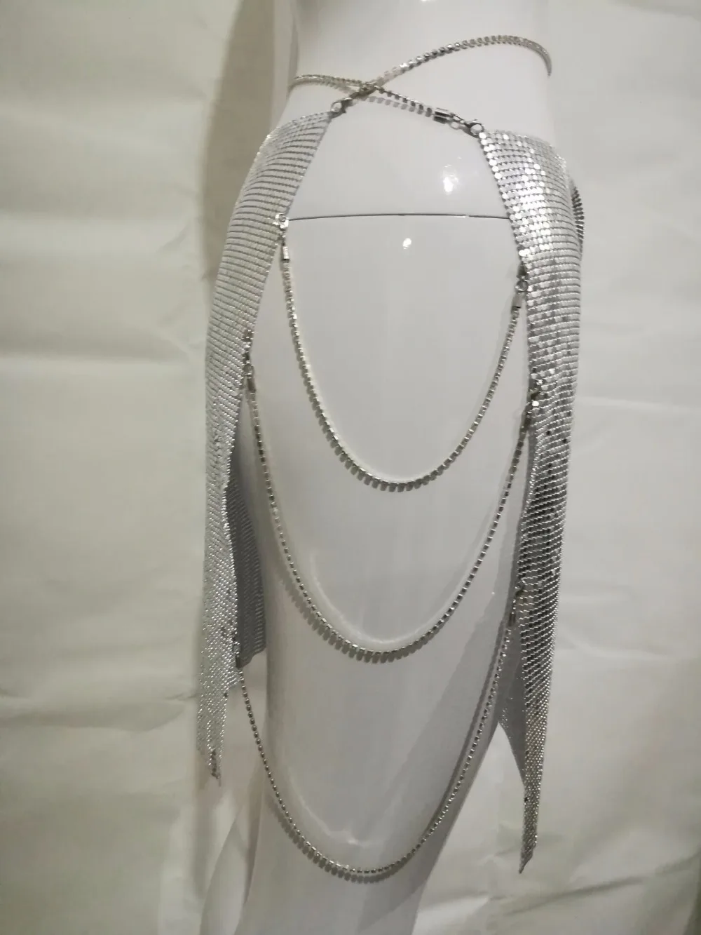 

Novelty Sexy Women Metal Chain Hollow Summer skirts Mini Diamond Sequins Luxury Nightclub beach Party skirts womens wholesale HL