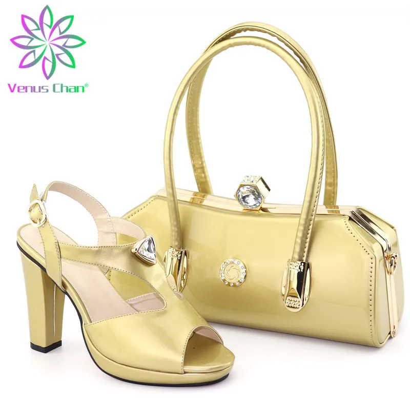 Комплект из обуви и сумочки в итальянском стиле с блестящими кристаллами
