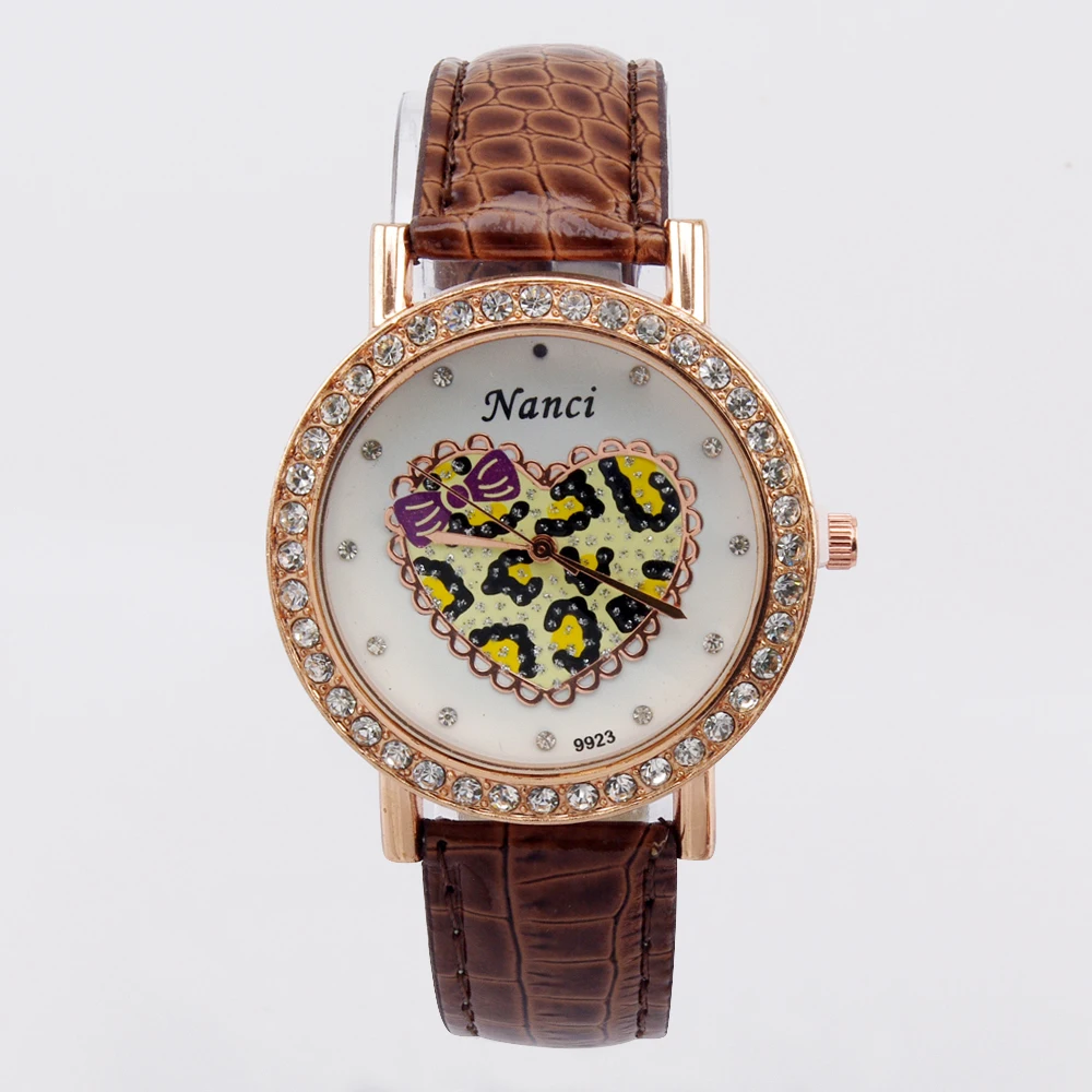 Акция новая мода изысканное сердце женские кварцевые часы с имитацией