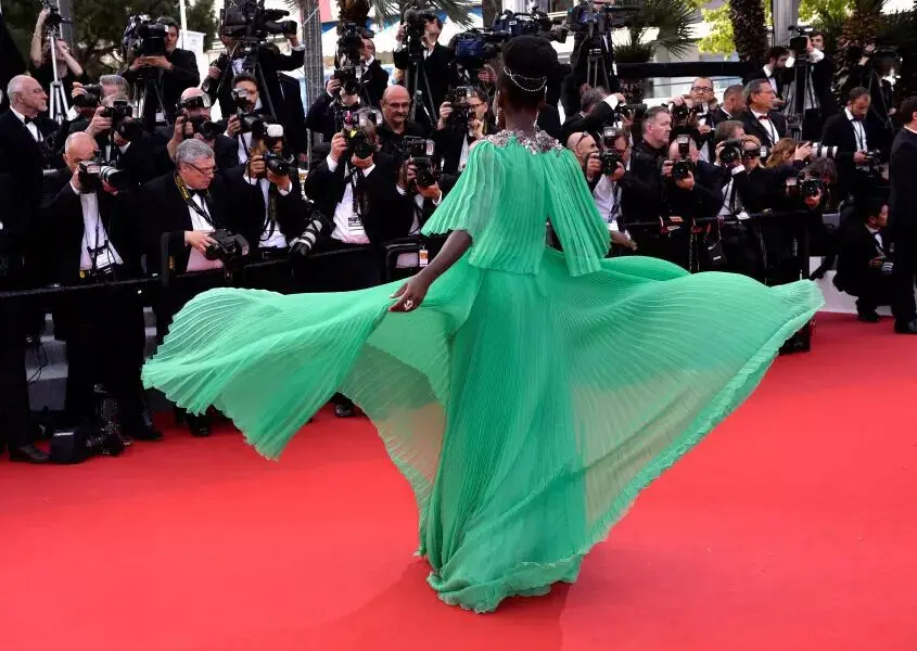 Lupita Nyong'o On Cannes Green V Neck Half Sleeve Elegant Formal Dress for Slae Beading Dazzling Party Mother of the Bride | Свадьбы и