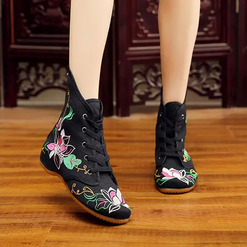 Model 2 Black Veowalk/женские короткие ботинки на плоской подошве в стиле ретро с вышивкой из хлопка на шнуровке; сезон осень; женская повседневная обувь с китайской вышивкой; удобные ботинки - Цвет: Model 2 Black