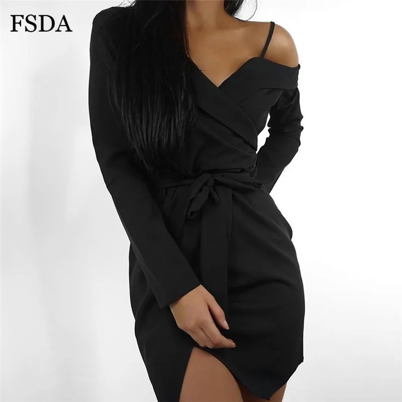 Женское мини платье FSDA черное облегающее на одно плечо с бантом и длинным