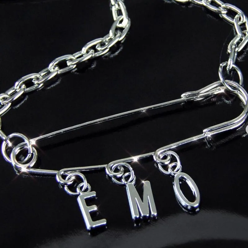 letter emo choker Индивидуальное DIY ожерелье с первоначальным буквенным принтом в стиле рок, панк, безопасная булавка, Угловое колье, 3 или 5 слов, заказное ожерелье, подвеска, подарки - Окраска металла: letter emo choker